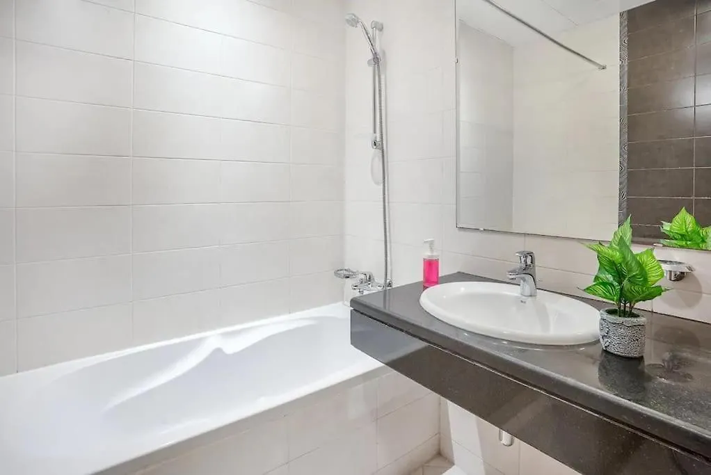 Great 3 Bedroom Apartment Beach Front Abú Dhabí 0*,